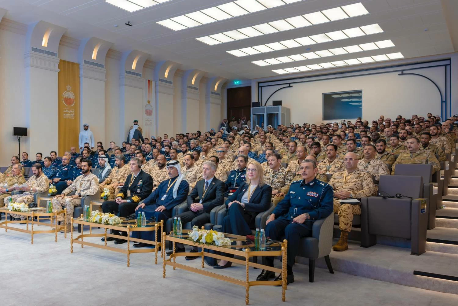 ناصر بن حمد يفتتح أعمال النسخة الثانية من ملتقى الدفاع والأمن الوطني