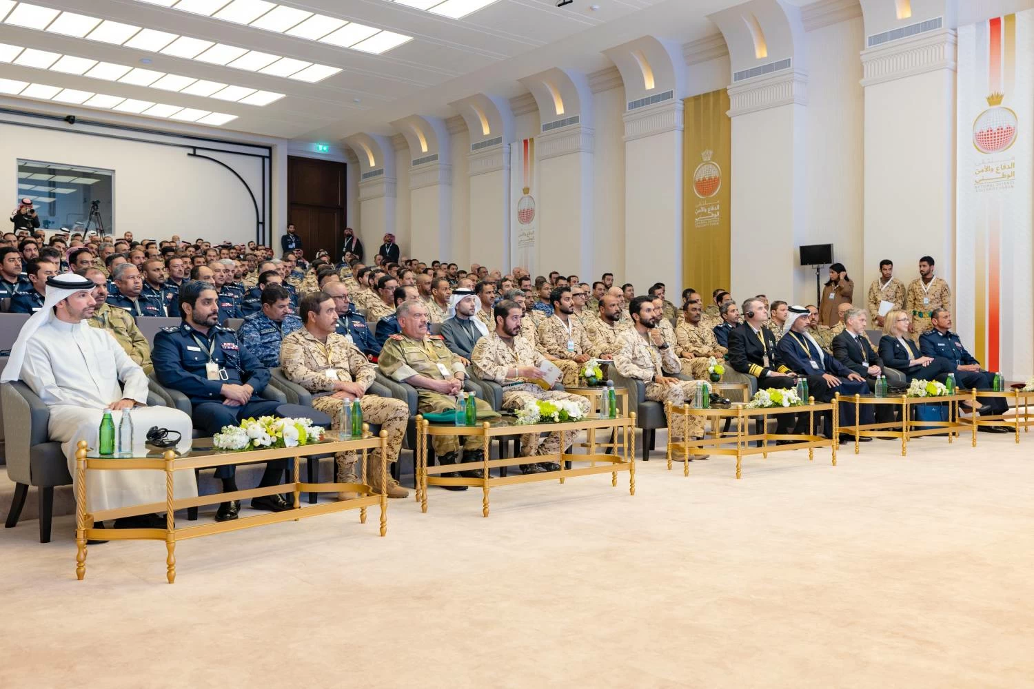 ناصر بن حمد يفتتح أعمال النسخة الثانية من ملتقى الدفاع والأمن الوطني
