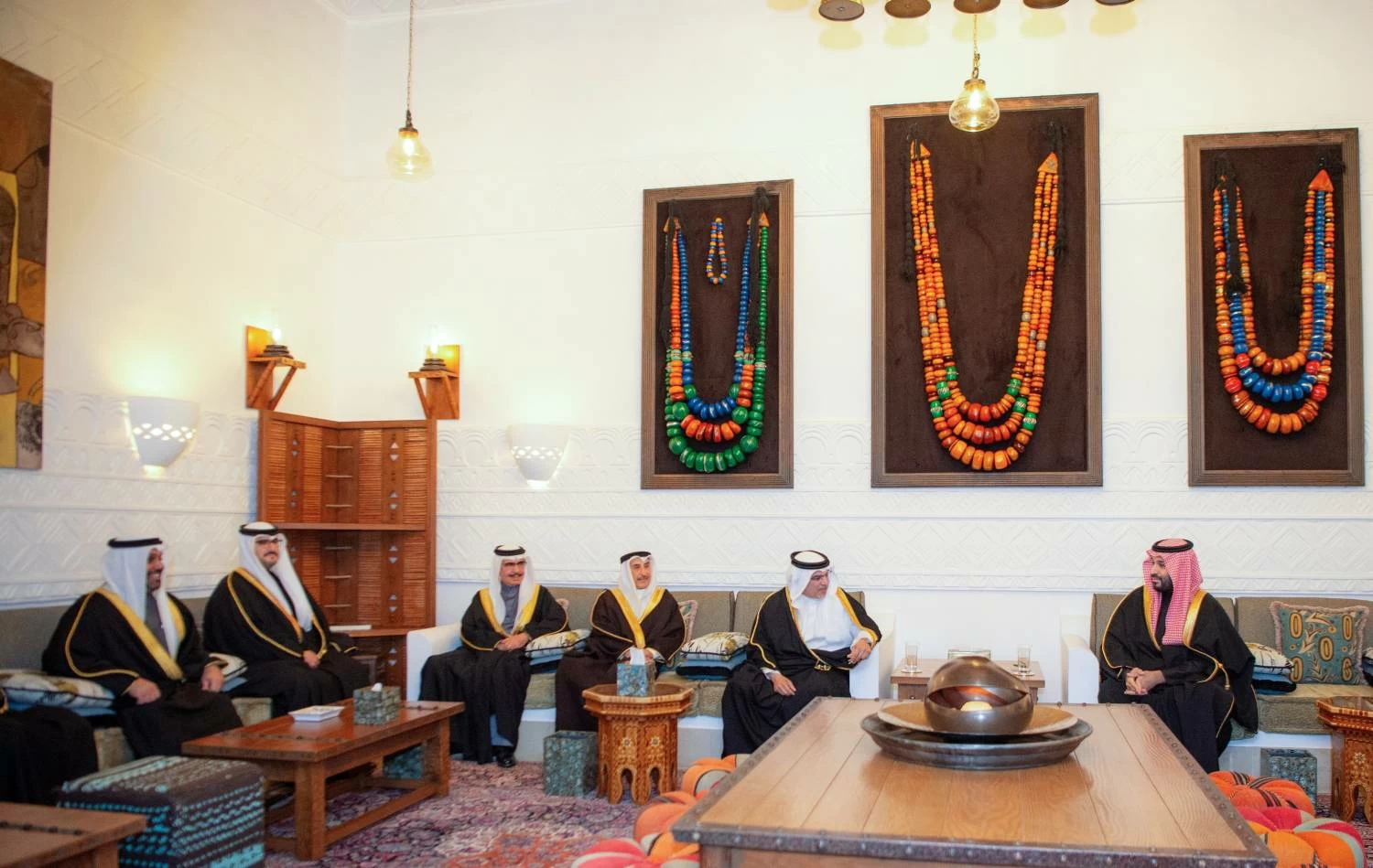 ولي العهد رئيس الوزراء يلتقي الأمير محمد بن سلمان بن عبدالعزيز آل سعود