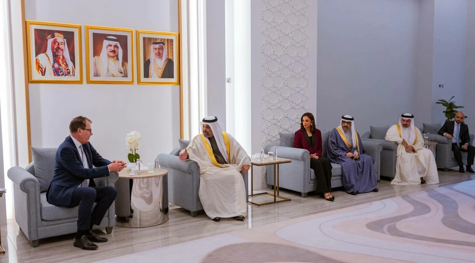 وزير المالية يستقبل مدير عام منظمة الأمم المتحدة للتنمية الصناعية (اليونيدو)