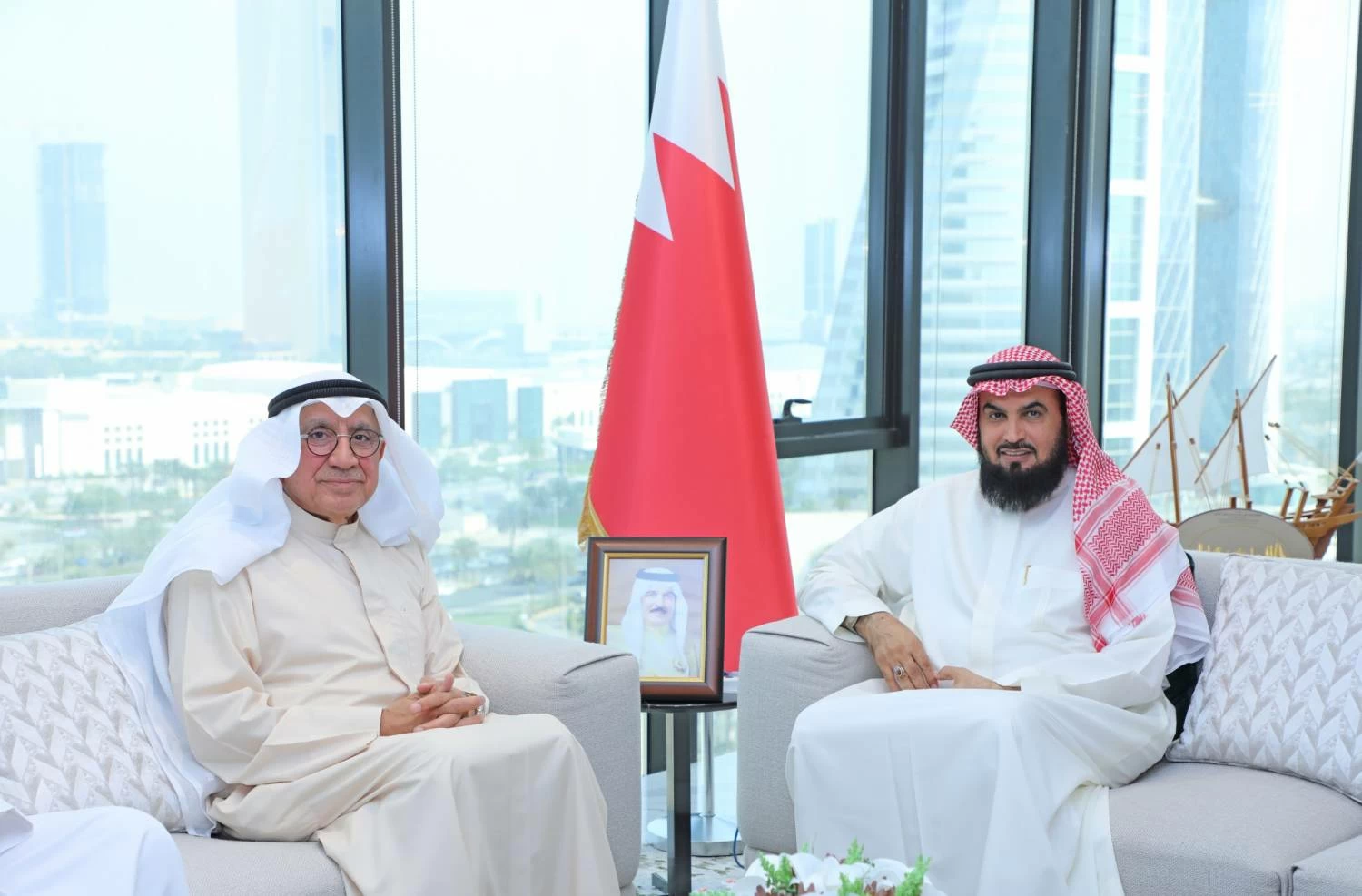 رئيس "السنية" يستقبل الوجيه عبدالرحمن شيخان الفارسي من الكويت