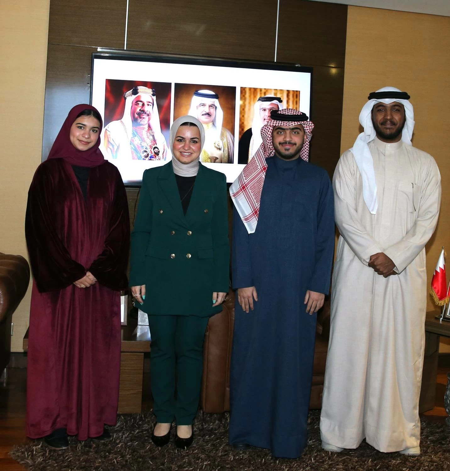 وزيرة شؤون الشباب تستقبل سفراء الشباب البحريني وتؤكد فخرها بتمثيلهم المشرف للمملكة