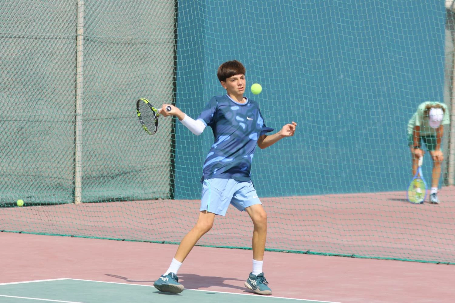 نتائج مثيرة سجلتها مباريات دور الـ32 لبطولة الاتحاد الدولي للتنس للناشئين