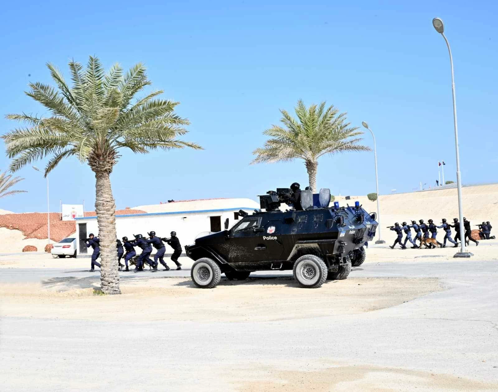 وزير الداخلية يشهد حفـل تخرج دورة الصاعقة التأسيسية وعدد من الدورات التدريبية بقيادة قوة الأمن الخاصة