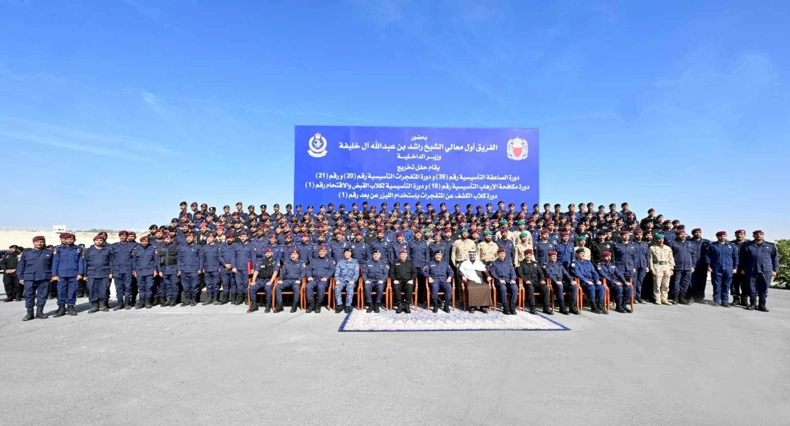 وزير الداخلية يشهد حفـل تخرج دورة الصاعقة التأسيسية وعدد من الدورات التدريبية بقيادة قوة الأمن الخاصة