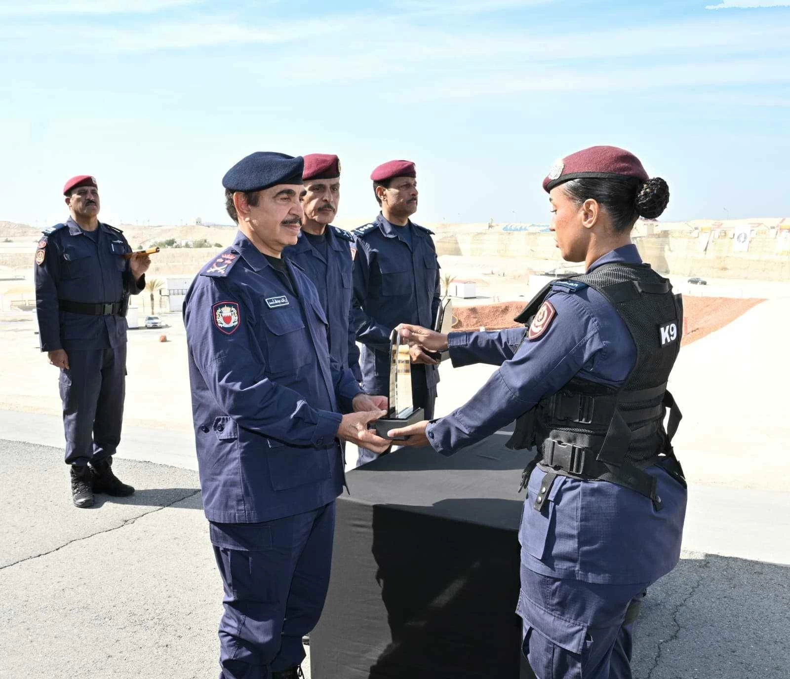 وزير الداخلية يشهد حفـل تخرج دورة الصاعقة التأسيسية وعدد من الدورات التدريبية بقيادة قوة الأمن الخاصة