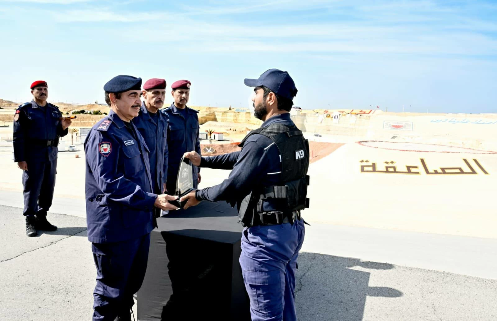 وزير الداخلية يشهد حفـل تخرج دورة الصاعقة التأسيسية وعدد من الدورات التدريبية بقيادة قوة الأمن الخاصة