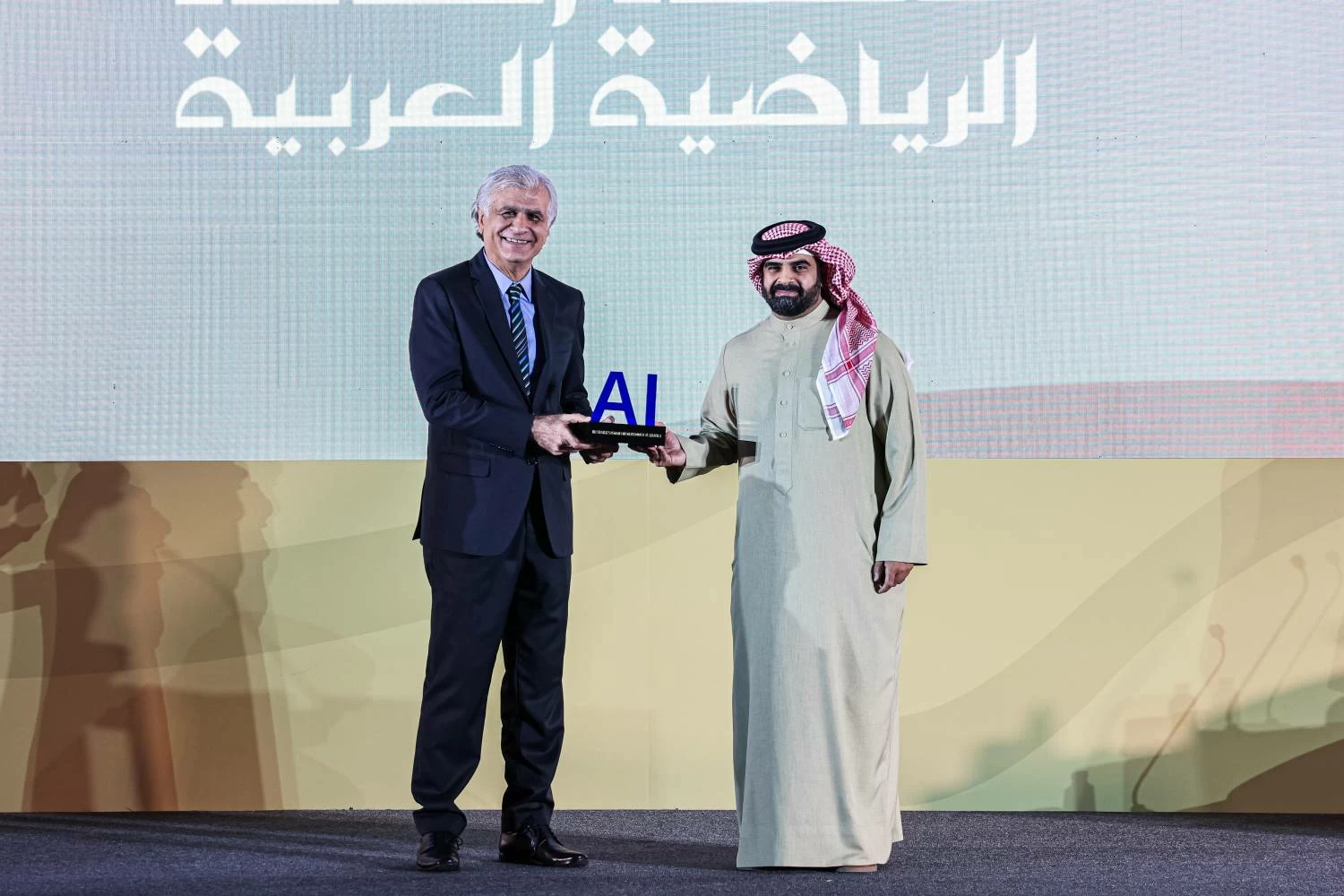 سلمان بن محمد يكرم 15 شخصية من رواد وداعمي ابتكار الذكاء الاصطناعي
