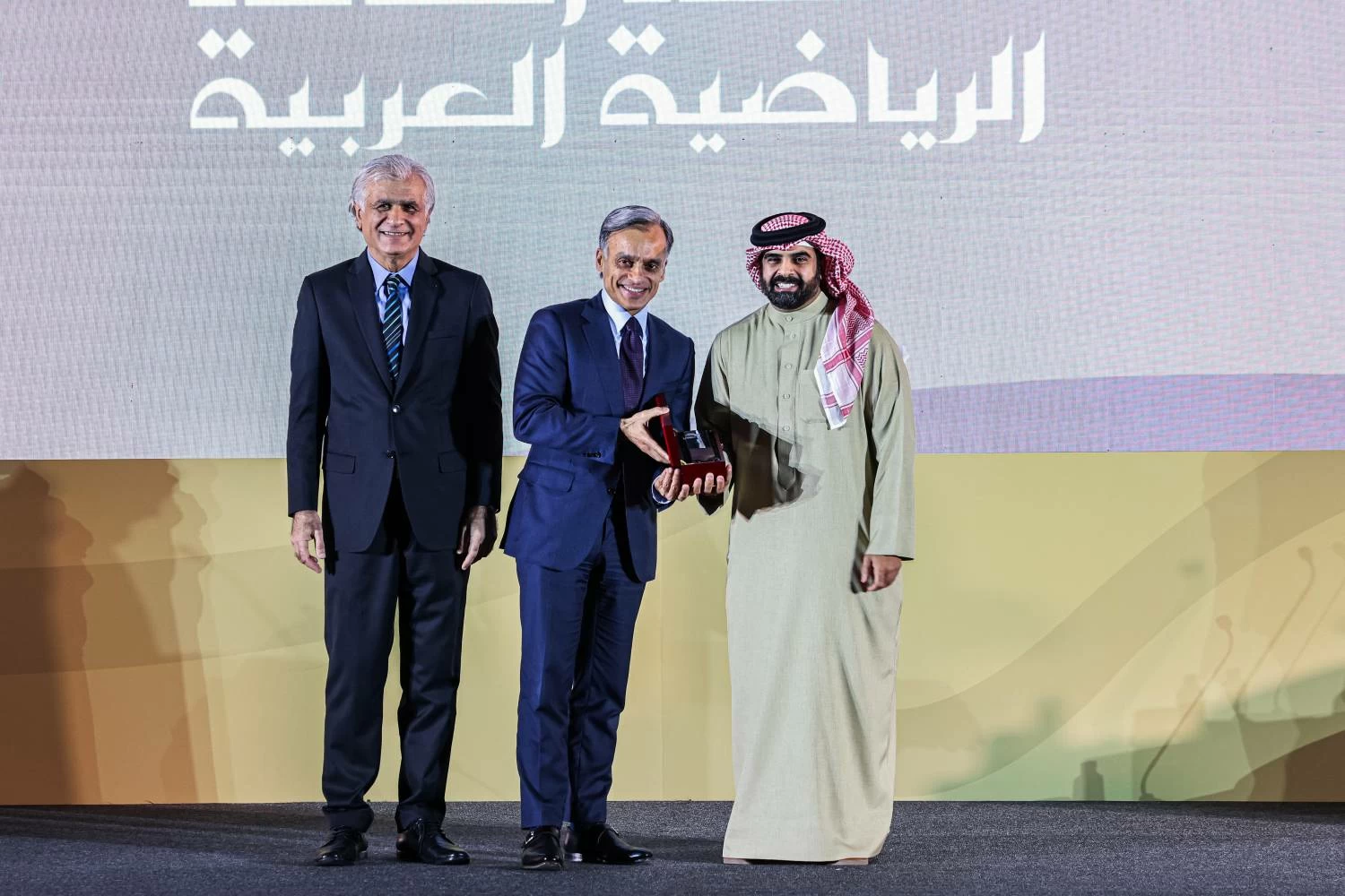 سلمان بن محمد يكرم 15 شخصية من رواد وداعمي ابتكار الذكاء الاصطناعي