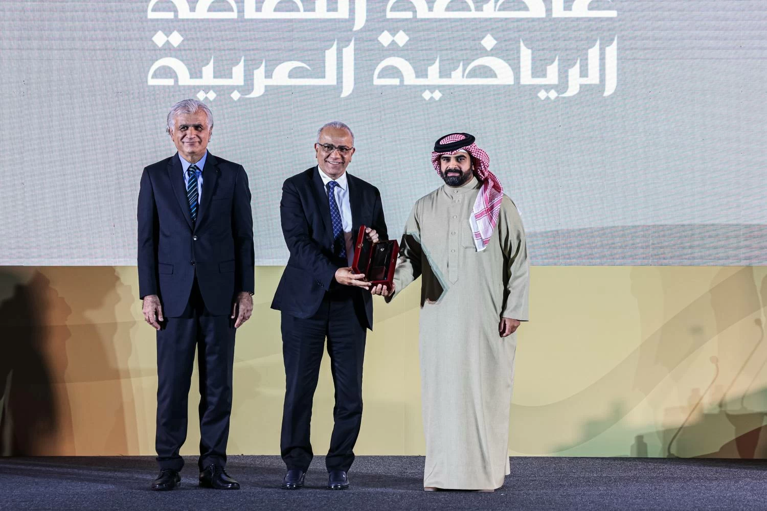 سلمان بن محمد يكرم 15 شخصية من رواد وداعمي ابتكار الذكاء الاصطناعي