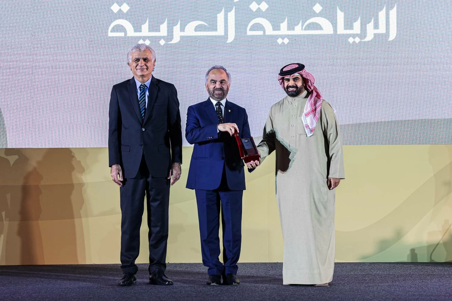 سلمان بن محمد يكرم 15 شخصية من رواد وداعمي ابتكار الذكاء الاصطناعي