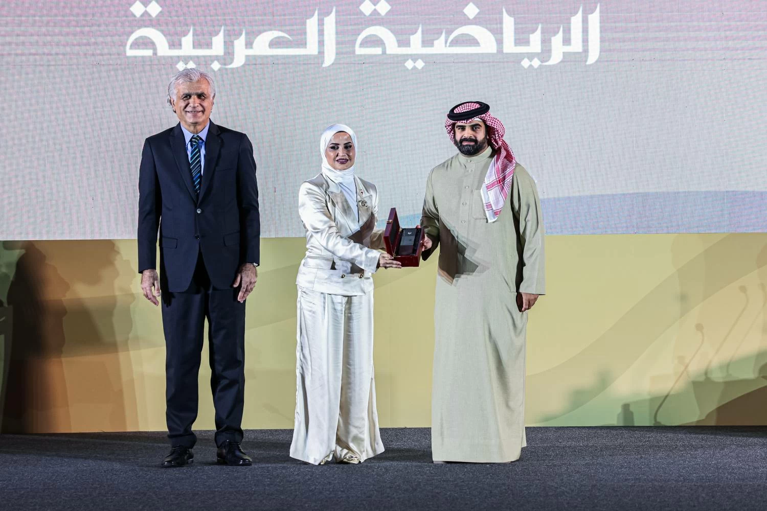 سلمان بن محمد يكرم 15 شخصية من رواد وداعمي ابتكار الذكاء الاصطناعي