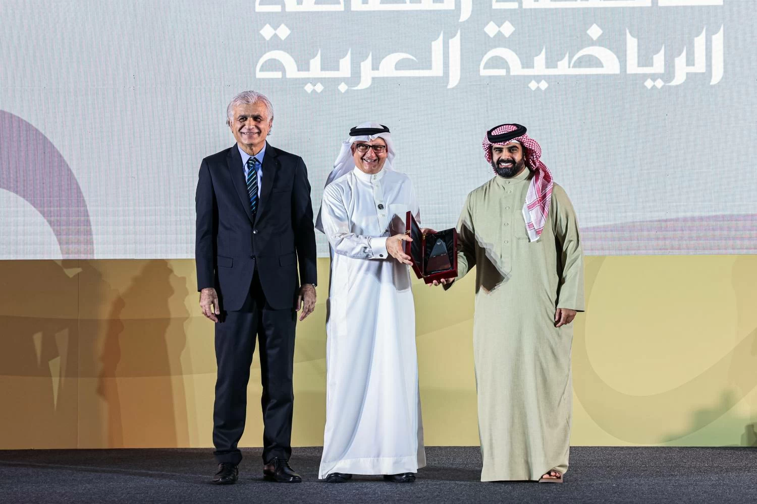 سلمان بن محمد يكرم 15 شخصية من رواد وداعمي ابتكار الذكاء الاصطناعي