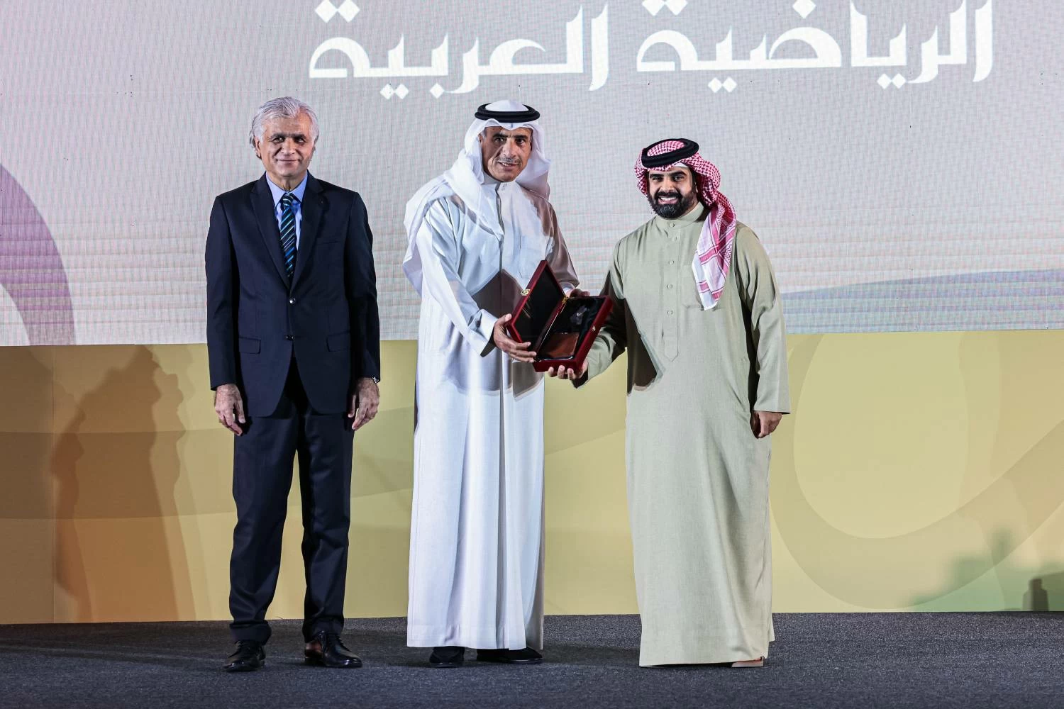 سلمان بن محمد يكرم 15 شخصية من رواد وداعمي ابتكار الذكاء الاصطناعي