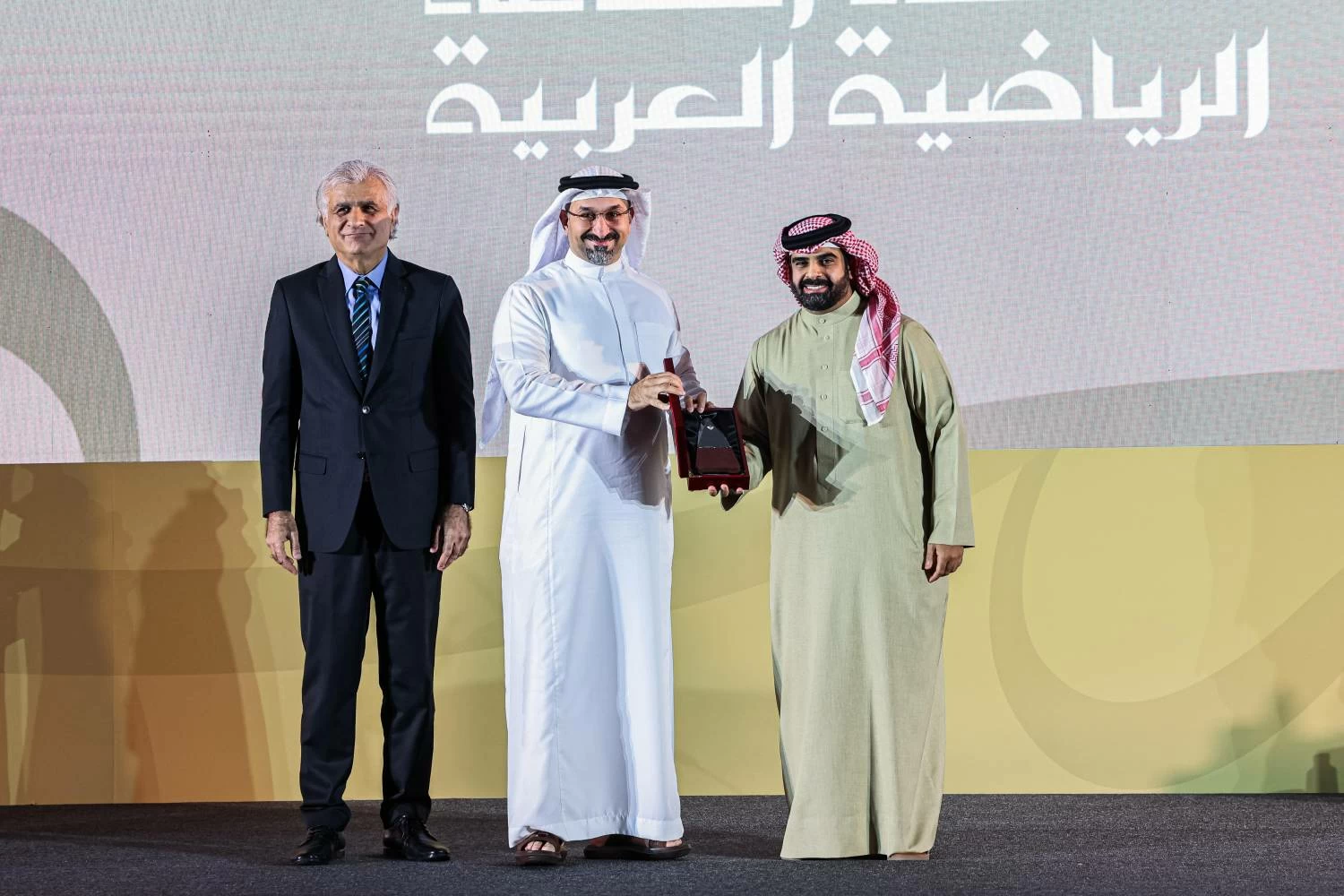 سلمان بن محمد يكرم 15 شخصية من رواد وداعمي ابتكار الذكاء الاصطناعي