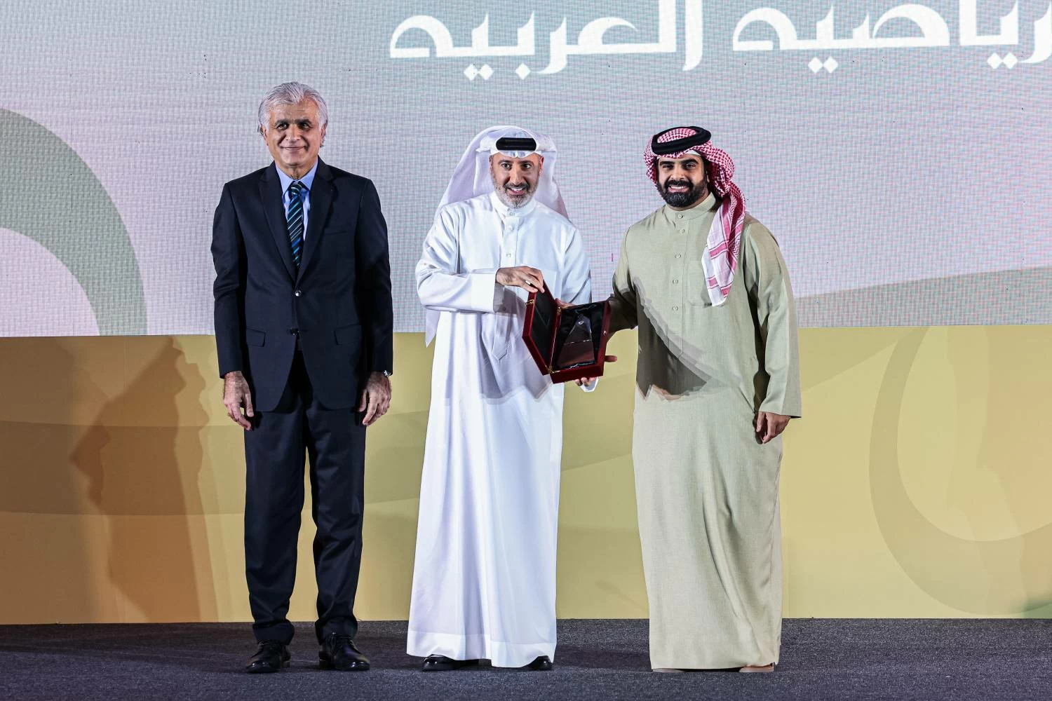 سلمان بن محمد يكرم 15 شخصية من رواد وداعمي ابتكار الذكاء الاصطناعي