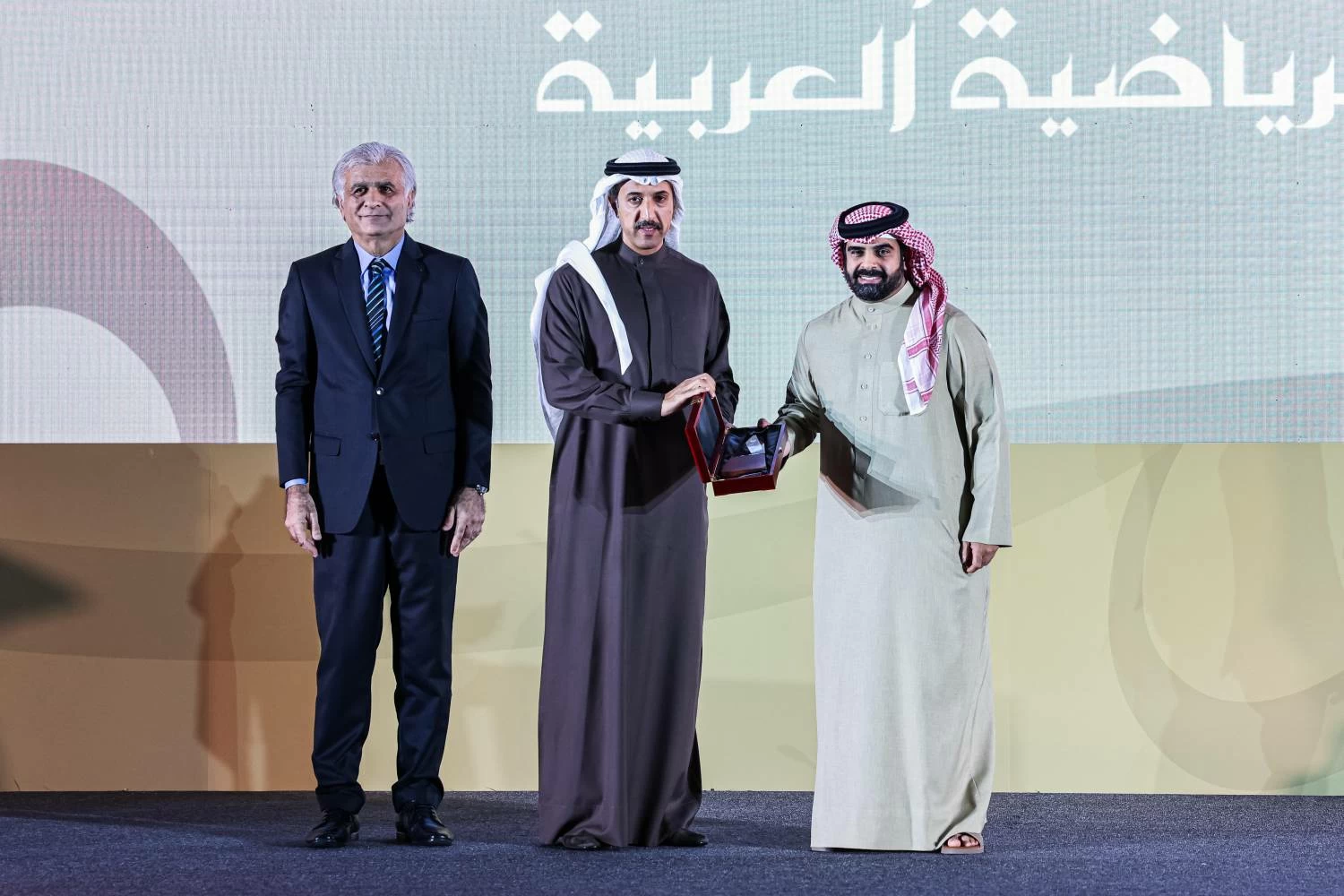 سلمان بن محمد يكرم 15 شخصية من رواد وداعمي ابتكار الذكاء الاصطناعي