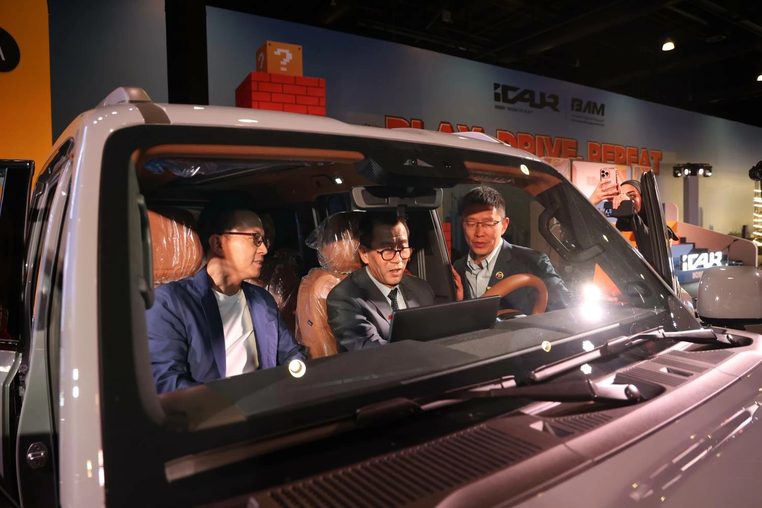 البحرينيّة الآسيويّة للسيّارات تطلق طرازي iCAUR V27 وiCAUR 03T لأول مرة في البحرين