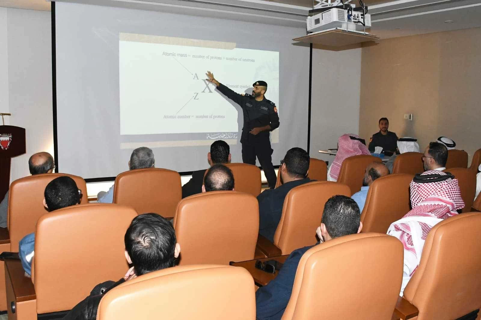 &laquo;الدفاع المدني&raquo; ينظم محاضرة تعريفية بدليل البحرين لموظفي هيئة الكهرباء والماء