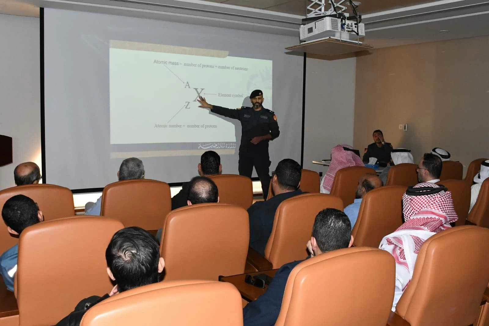 &laquo;الدفاع المدني&raquo; ينظم محاضرة تعريفية بدليل البحرين لموظفي هيئة الكهرباء والماء