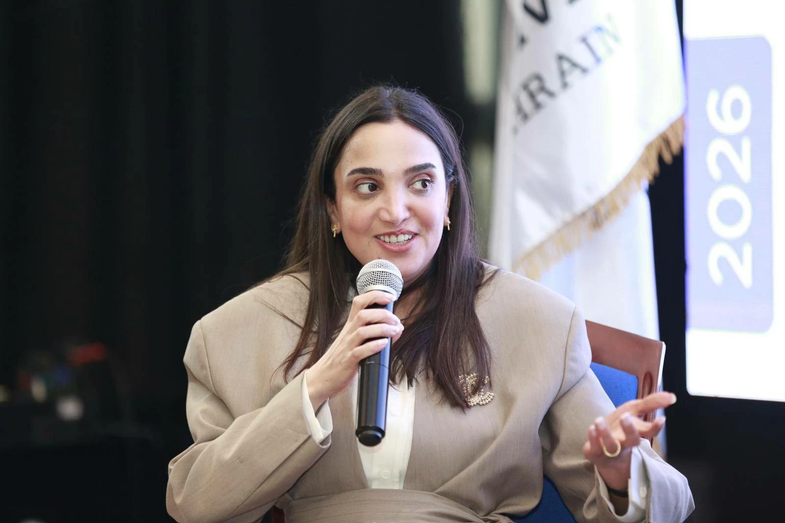 بين الإنسان والآلة: كيف تُعد الجامعات خريج المستقبل في عصر الثورة الصناعية الخامسة؟