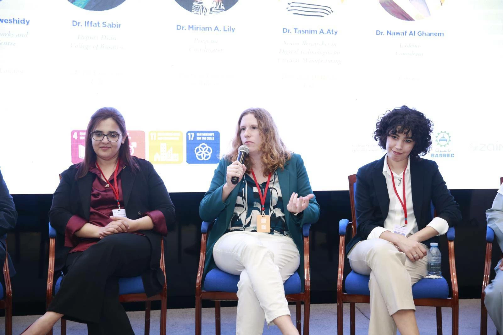 بين الإنسان والآلة: كيف تُعد الجامعات خريج المستقبل في عصر الثورة الصناعية الخامسة؟