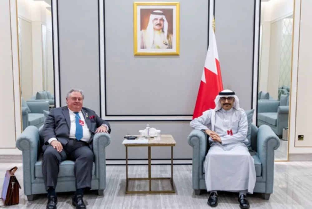 وزير التربية والتعليم يلتقي الرئيس التنفيذي للأكاديمية الأمريكية للرياضة