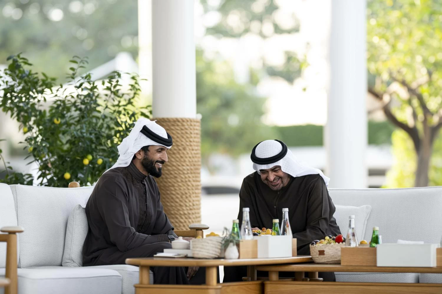 ناصر بن حمد ينقل تحيات وتقدير جلالة الملك إلى رئيس الإمارات