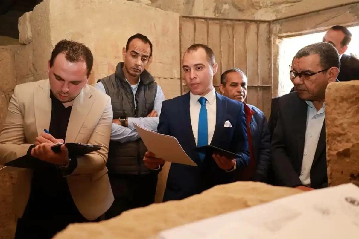 مصر.. النيابة تحقق في سرقة لوحة أثرية فرعونية (صور)