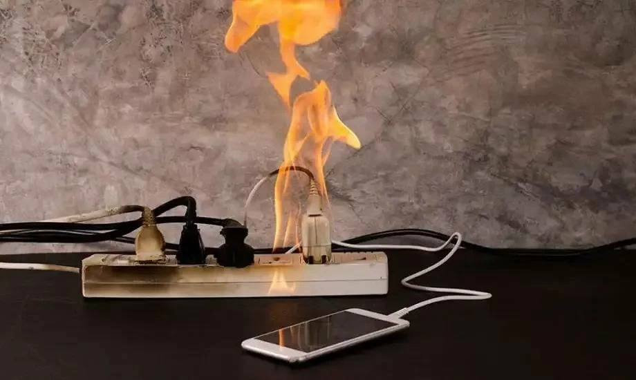 مصر.. مصرع 3 أطفال بسبب &laquo;شاحن هاتف&raquo; في محافظة الجيزة