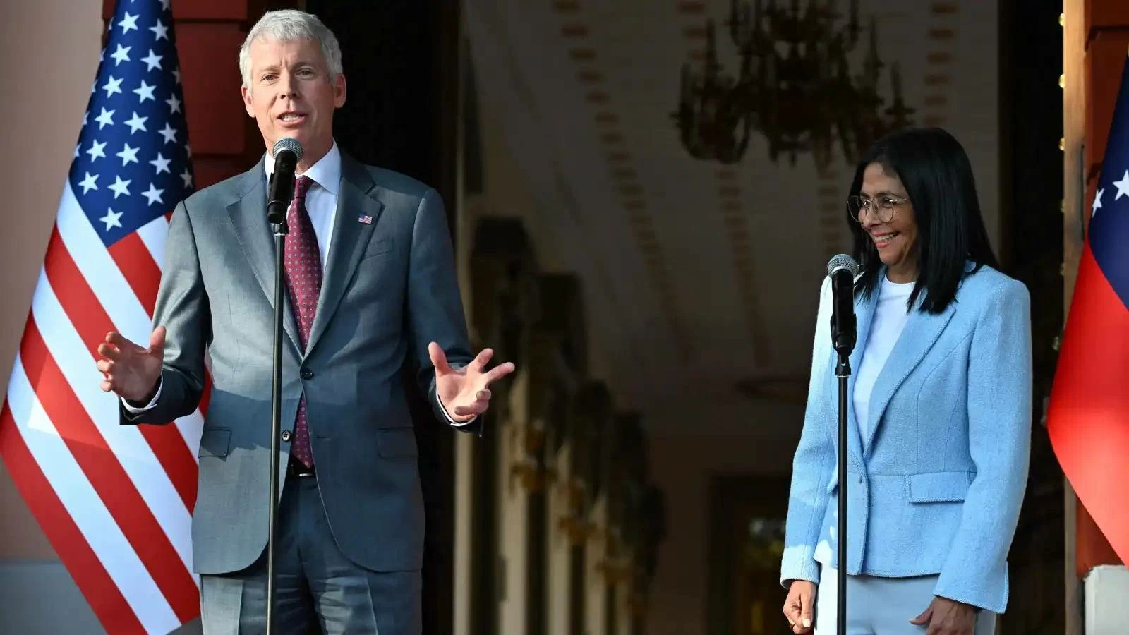 ترامب ينهي الحظر النفطي على فنزويلا ويبعث رسالة للشعب (فيديو)