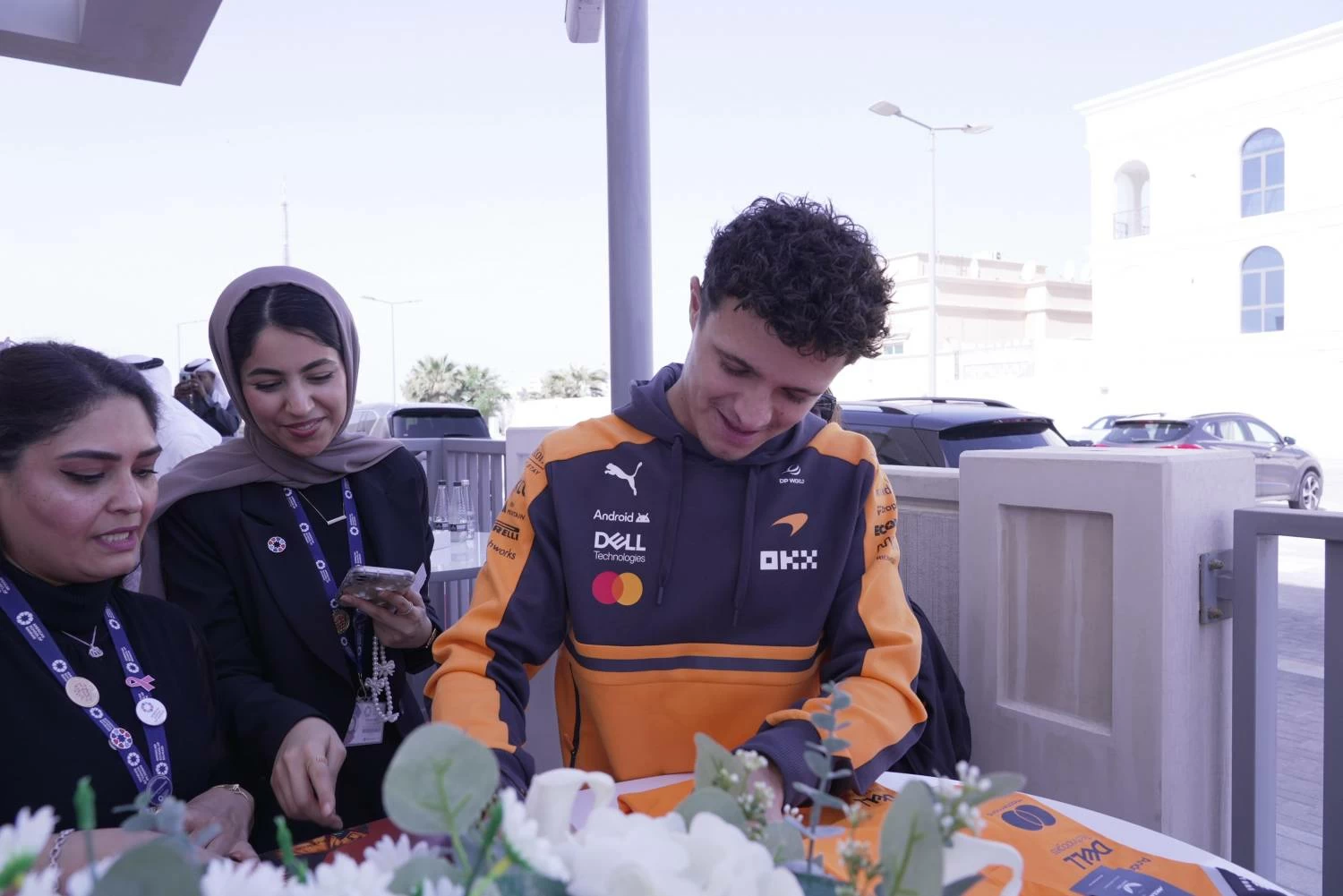 المدرسة الأمريكية بالبحرين تستضيف سائق ماكلارين لاندو نوريس