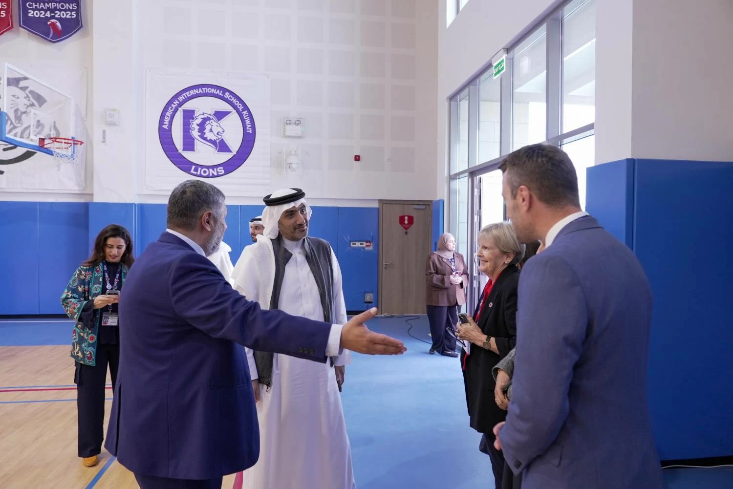 المدرسة الأمريكية بالبحرين تستضيف سائق ماكلارين لاندو نوريس