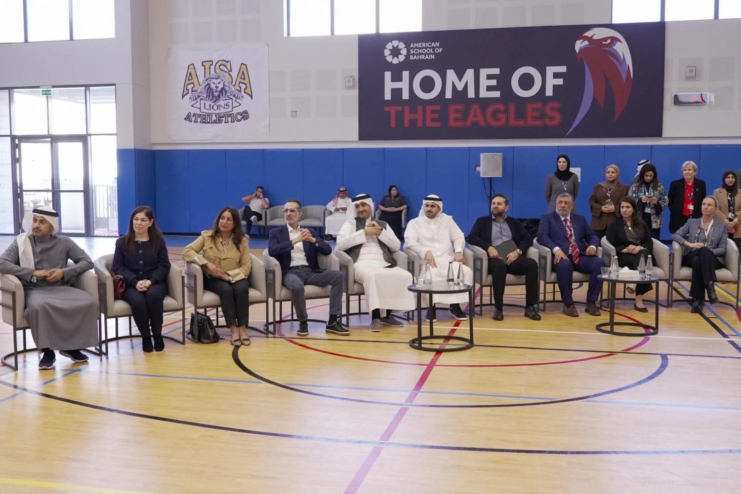 المدرسة الأمريكية بالبحرين تستضيف سائق ماكلارين لاندو نوريس