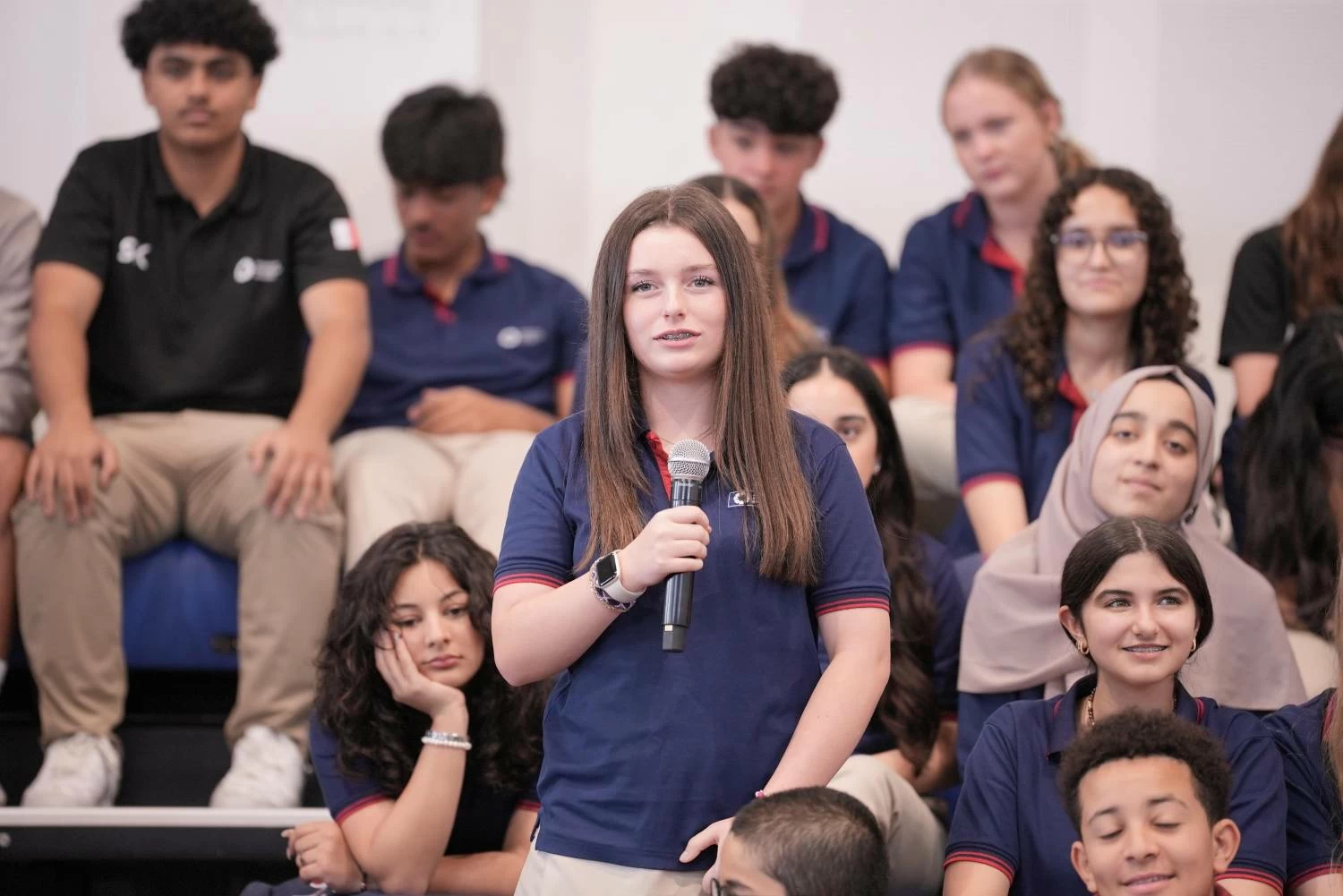 المدرسة الأمريكية بالبحرين تستضيف سائق ماكلارين لاندو نوريس