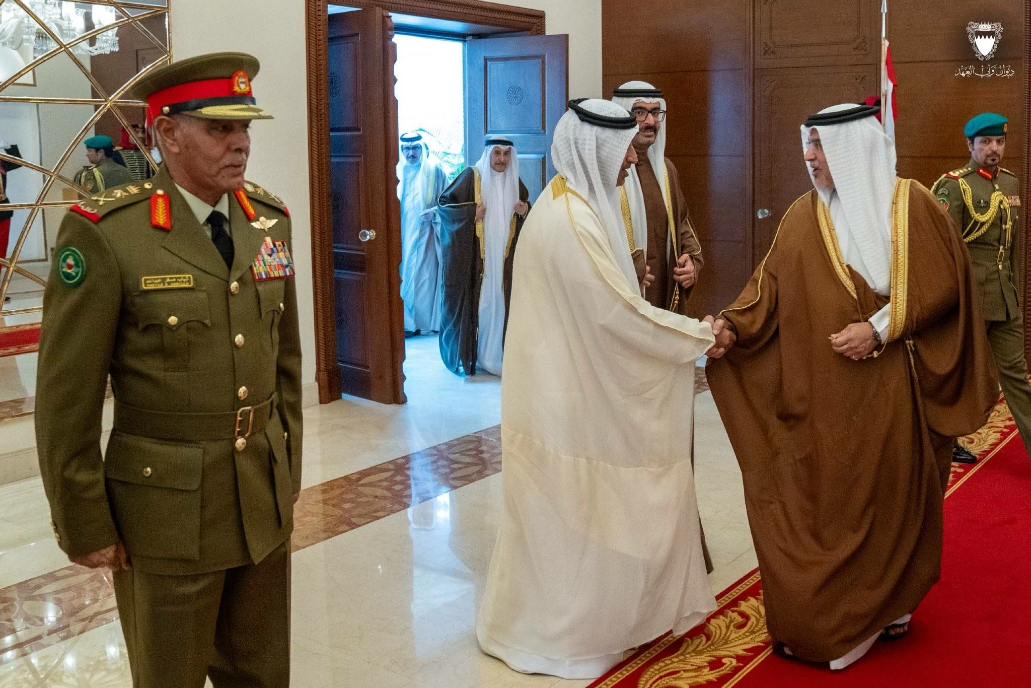 ولي العهد رئيس مجلس الوزراء يغادر أرض الوطن متوجهاً إلى الإمارات