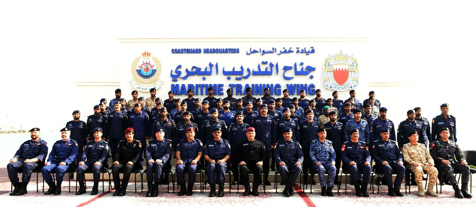 رئيس الشرطة يشهد تخريج المشاركين في الدورات البحرية المتخصصة بقيادة خفر السواحل