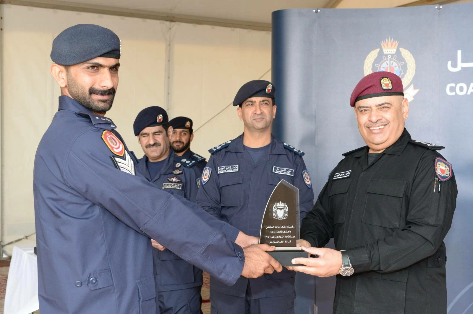 رئيس الشرطة يشهد تخريج المشاركين في الدورات البحرية المتخصصة بقيادة خفر السواحل