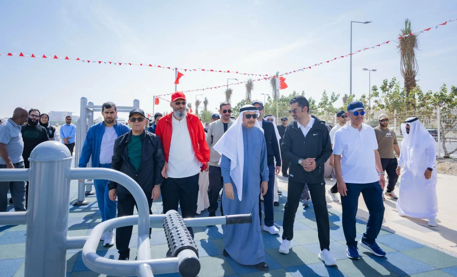 خالد بن عبد الله يفتتح المرحلة الأولى من ممشى سافرة احتفاءً باليوم الرياضي