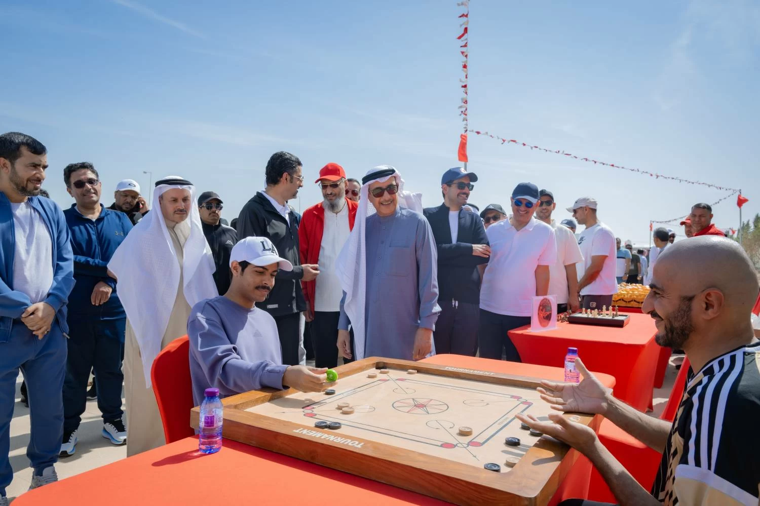 خالد بن عبد الله يفتتح المرحلة الأولى من ممشى سافرة احتفاءً باليوم الرياضي