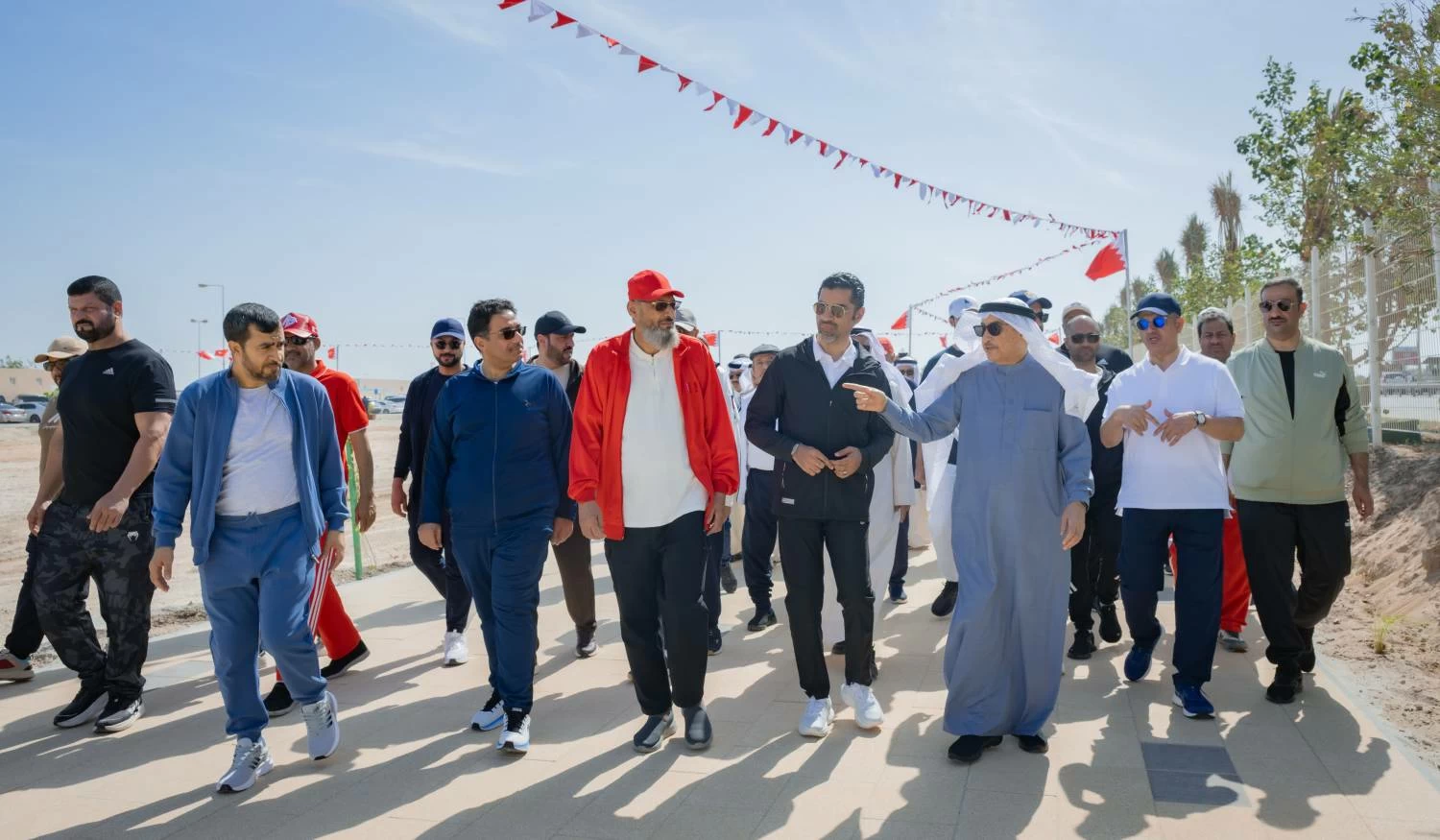 خالد بن عبد الله يفتتح المرحلة الأولى من ممشى سافرة احتفاءً باليوم الرياضي