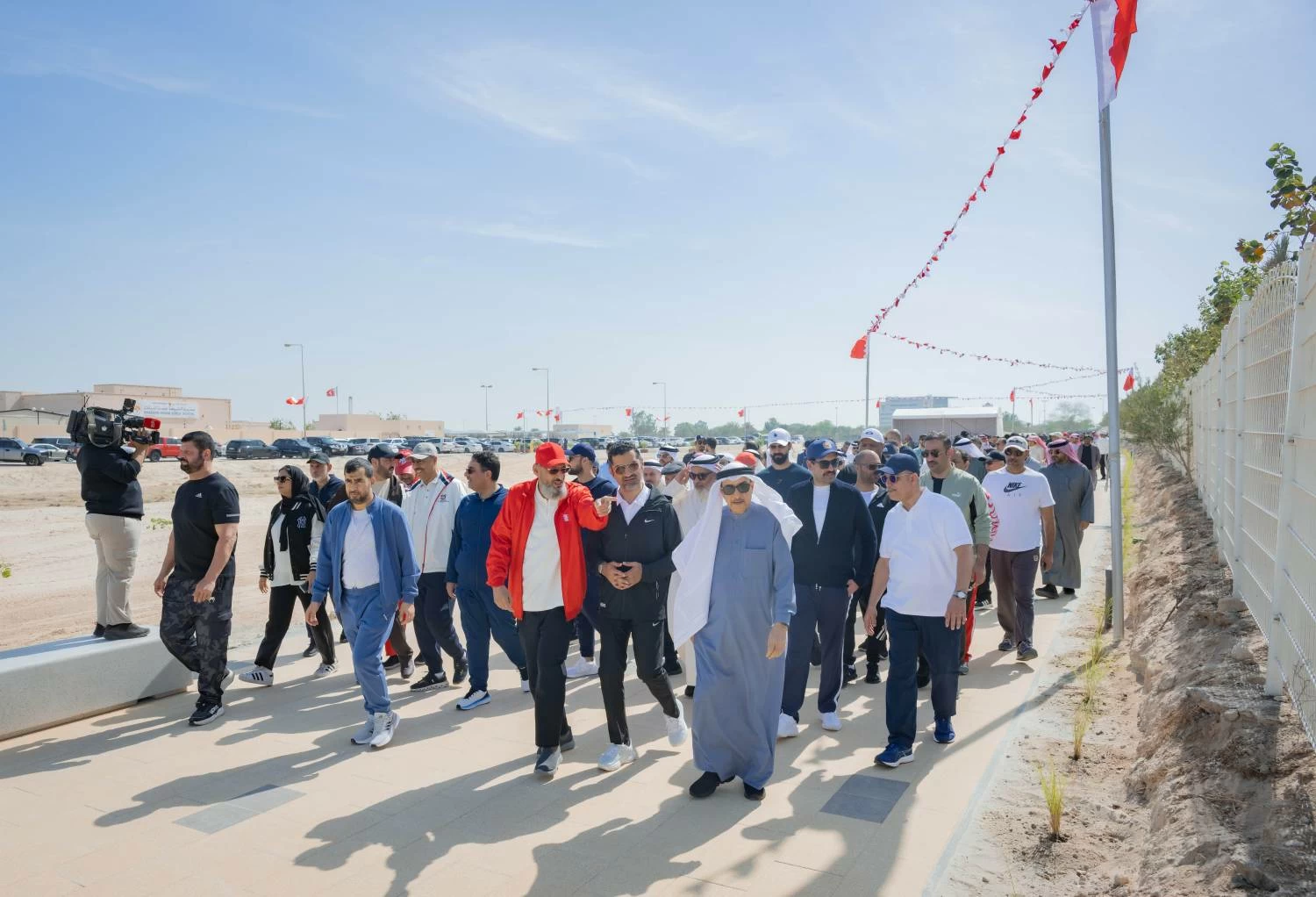 خالد بن عبد الله يفتتح المرحلة الأولى من ممشى سافرة احتفاءً باليوم الرياضي