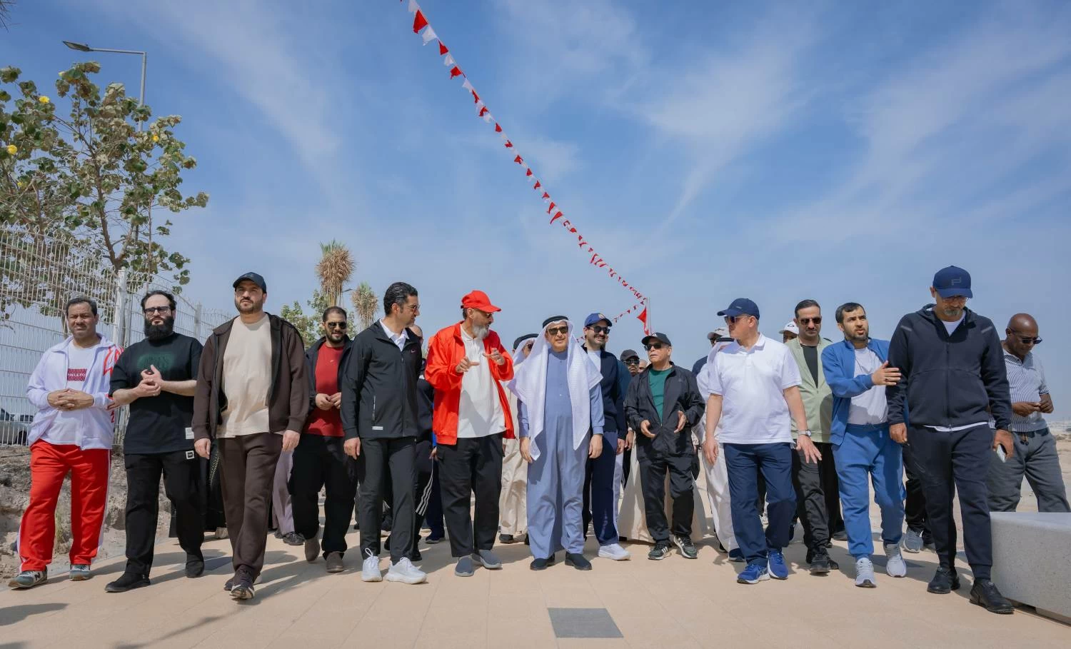 خالد بن عبد الله يفتتح المرحلة الأولى من ممشى سافرة احتفاءً باليوم الرياضي