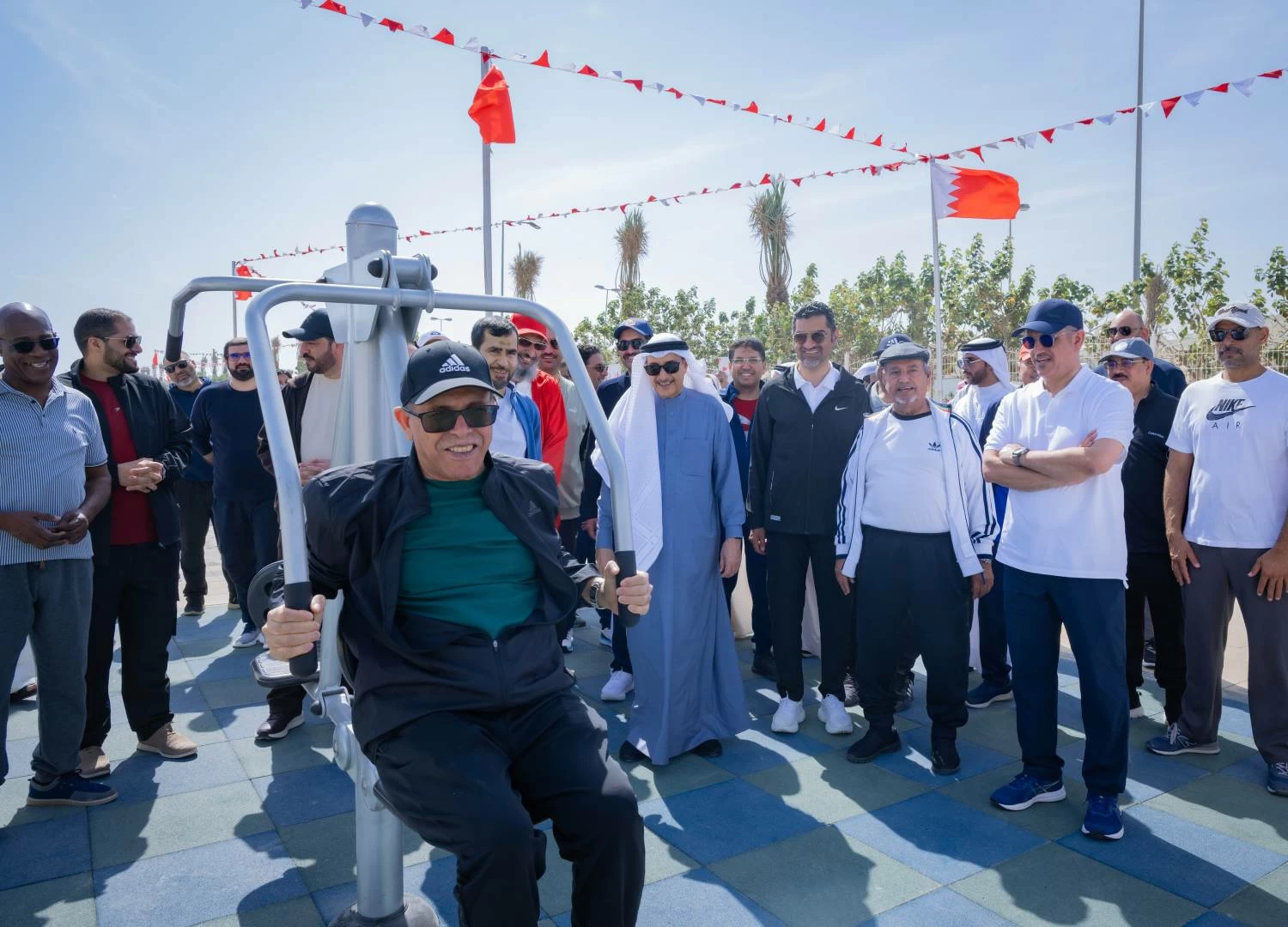 خالد بن عبد الله يفتتح المرحلة الأولى من ممشى سافرة احتفاءً باليوم الرياضي