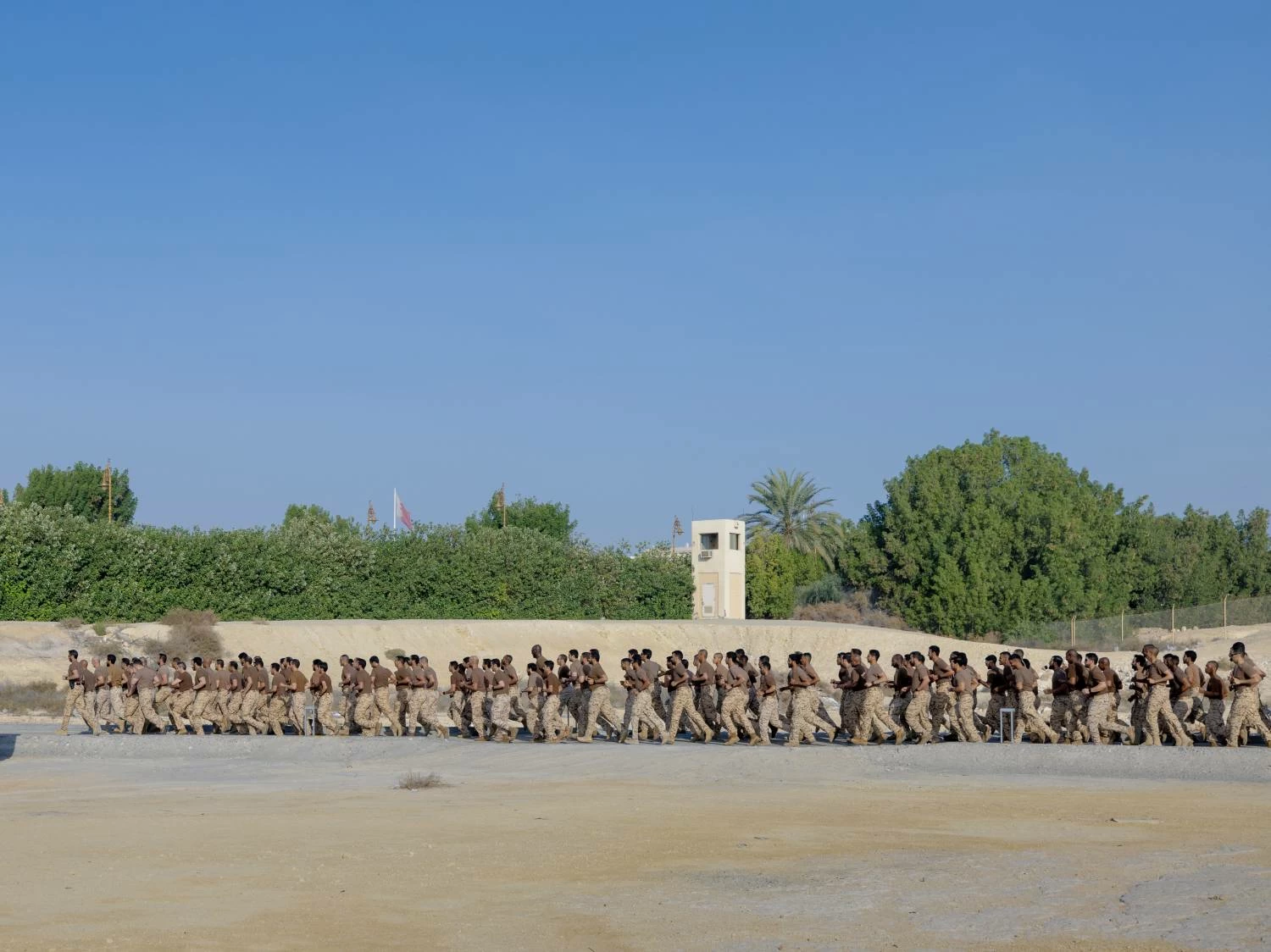 ناصر بن حمد يفتتح مضمار الروضة بالحرس الملكي