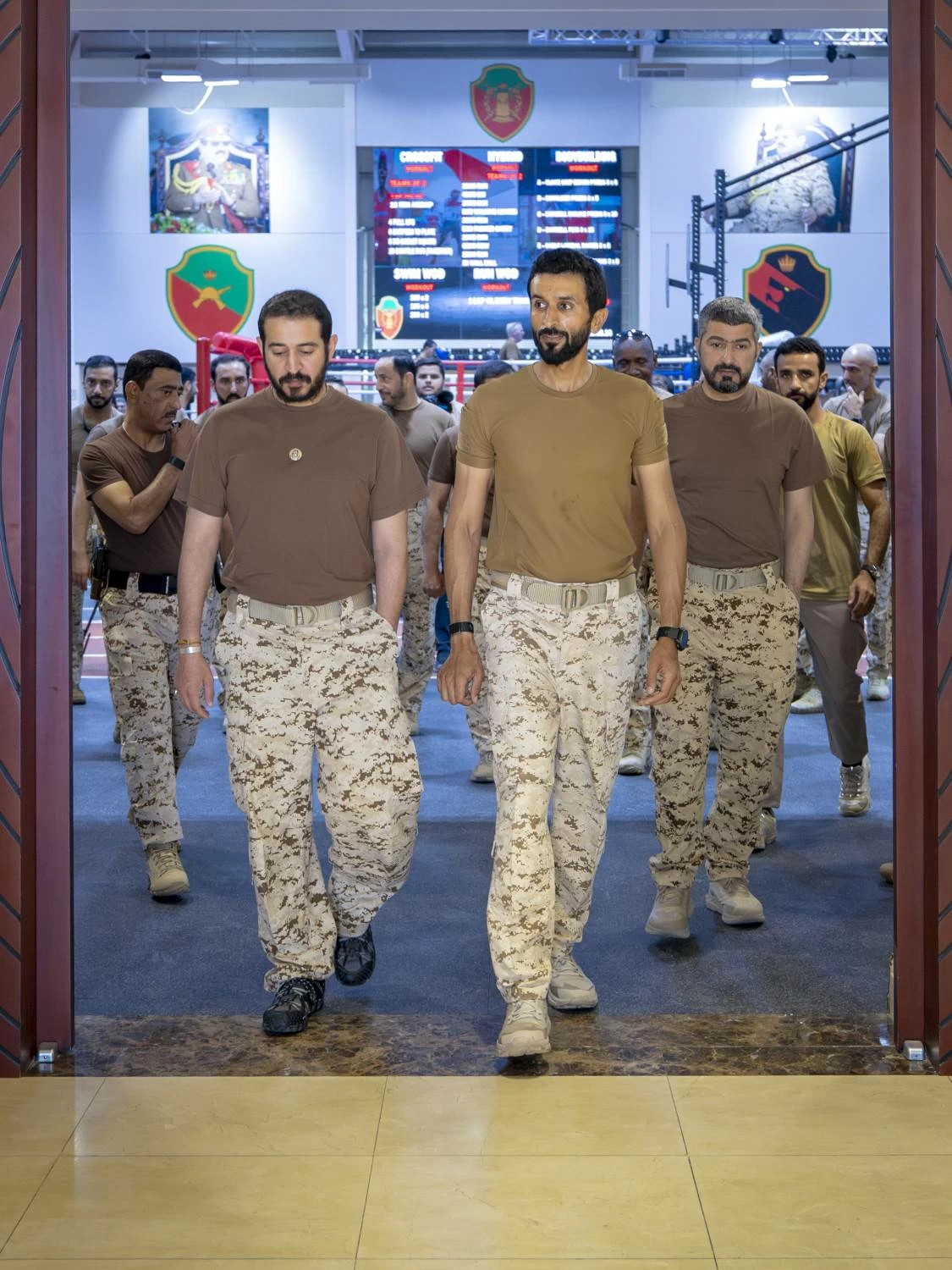 ناصر بن حمد يفتتح مضمار الروضة بالحرس الملكي