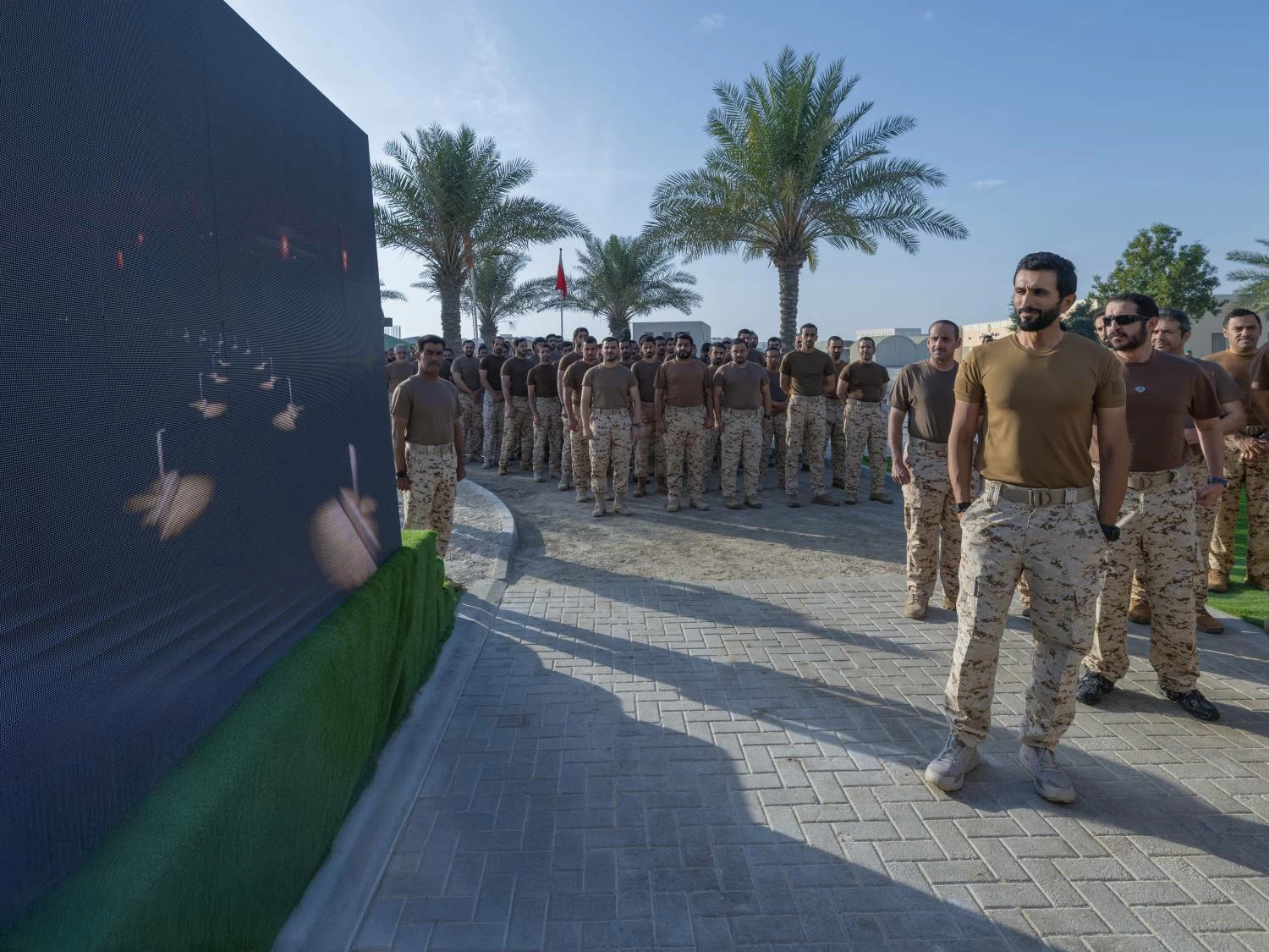 ناصر بن حمد يفتتح مضمار الروضة بالحرس الملكي