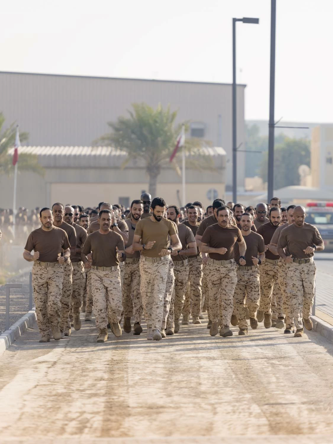 ناصر بن حمد يفتتح مضمار الروضة بالحرس الملكي