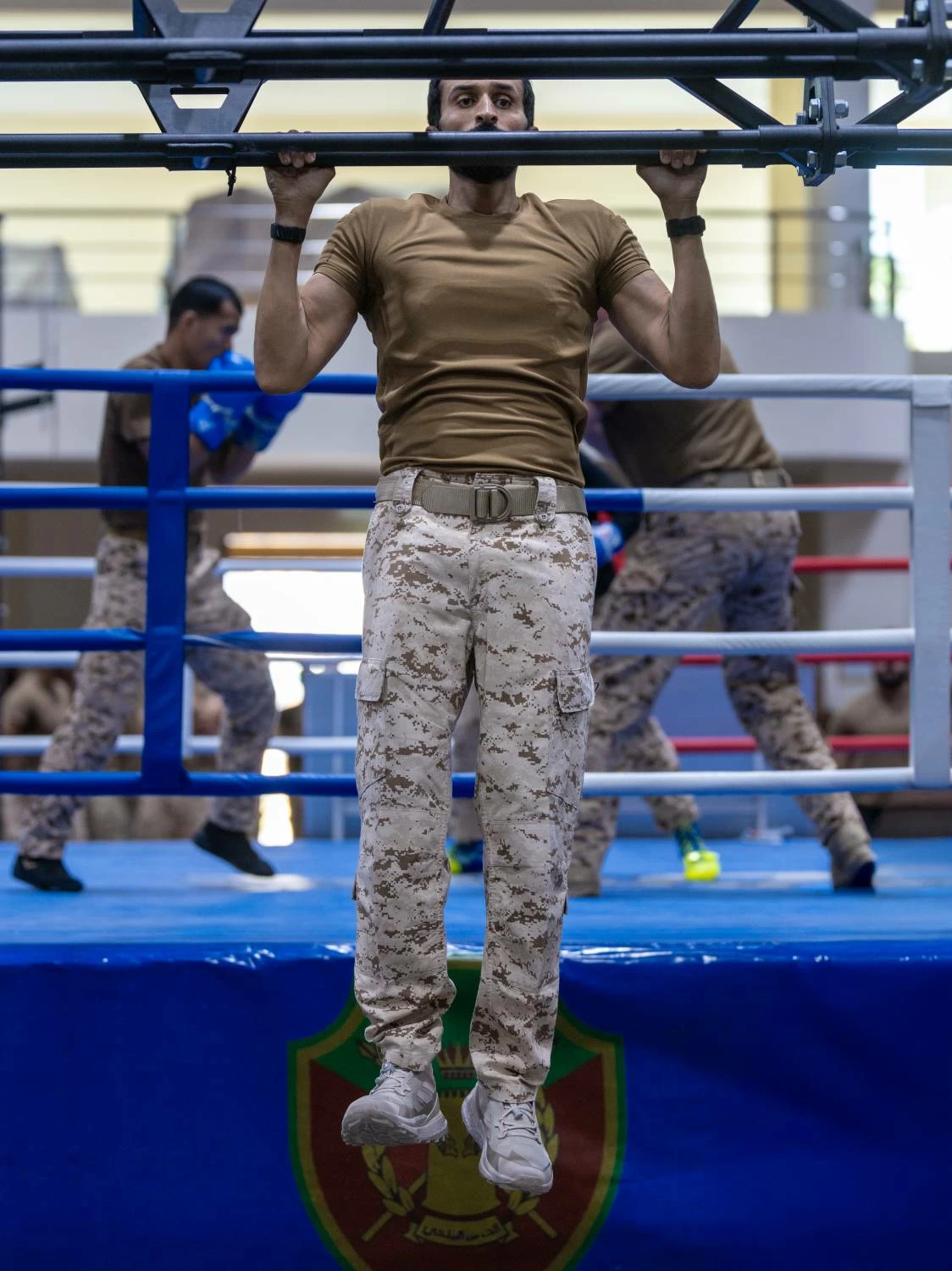 ناصر بن حمد يفتتح مضمار الروضة بالحرس الملكي