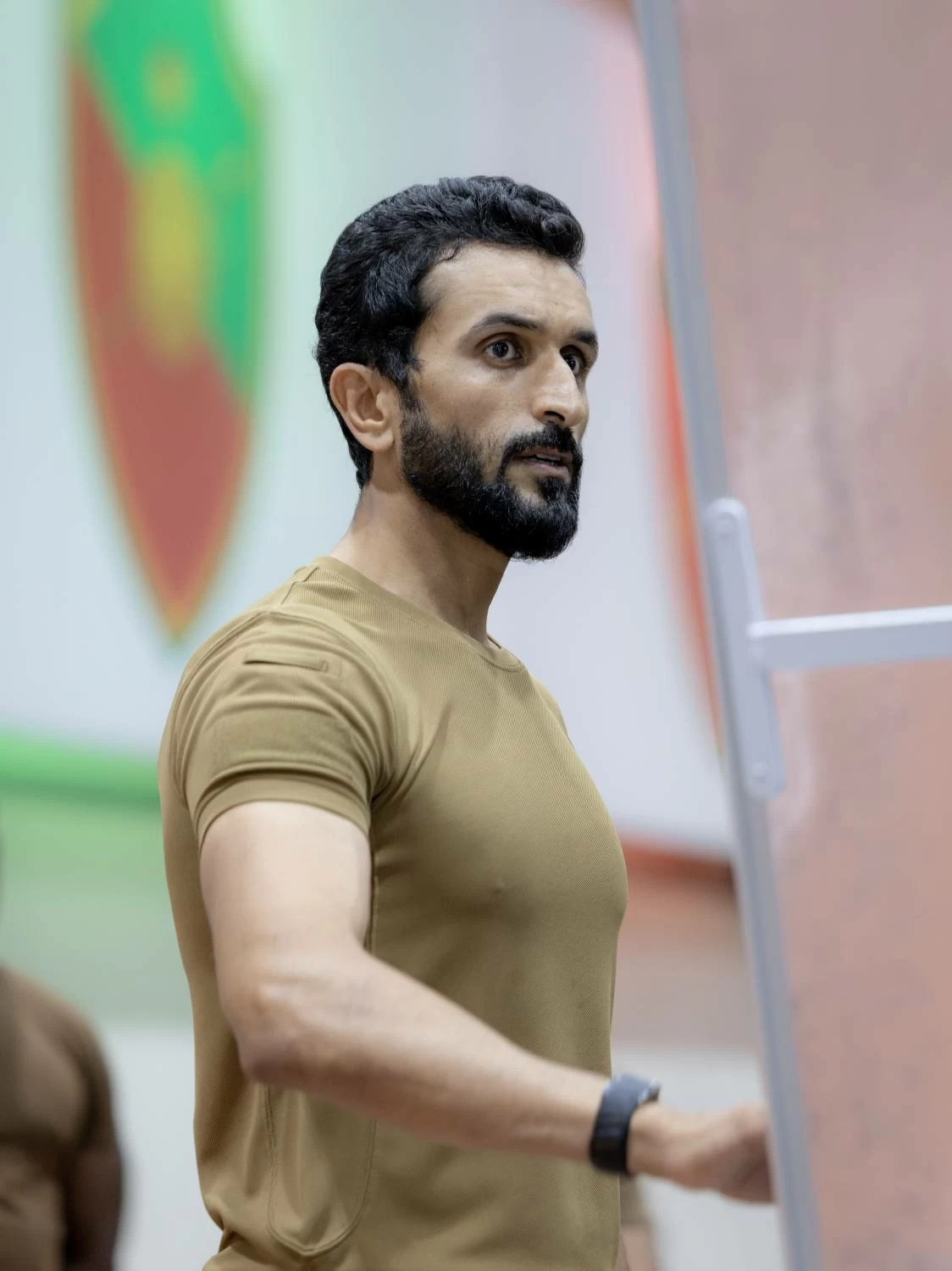 ناصر بن حمد يفتتح مضمار الروضة بالحرس الملكي